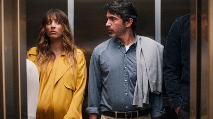 Based on a True Story: Kaley Cuoco è ossessionata dai podcast nel primo trailer
