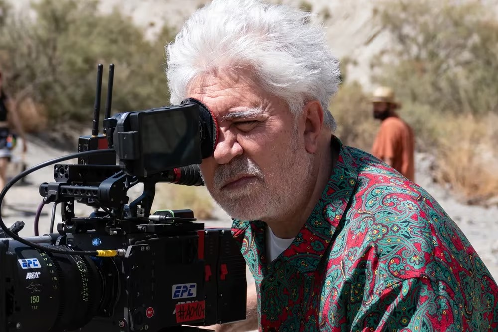 Pedro Almodóvar sul set di Strange Way of Life
