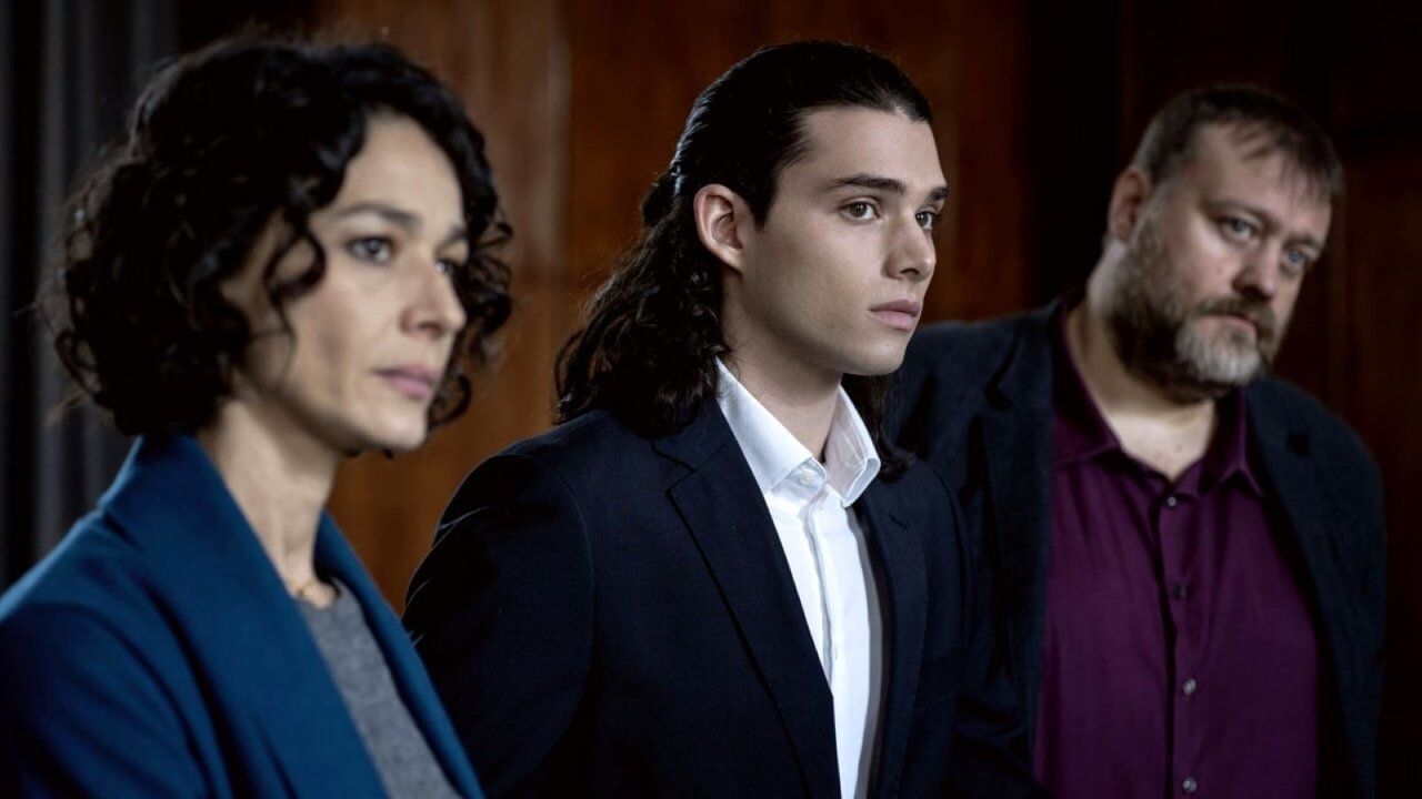 Vivere non è un gioco da ragazzi: cast, trama della miniserie con Claudio Bisio in onda stasera su Rai 1