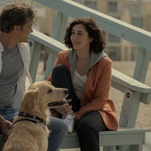 Attrazione fatale: Lizzy Caplan e Joshua Jackson in una scena