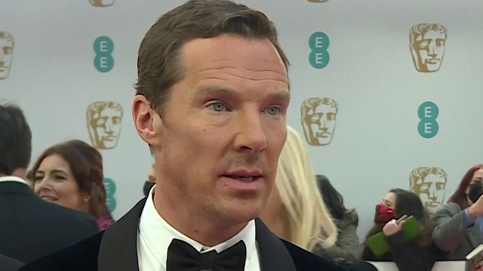 Benedict Cumberbatch star del film tratto dal libro Grief Is The Thing With Feathers