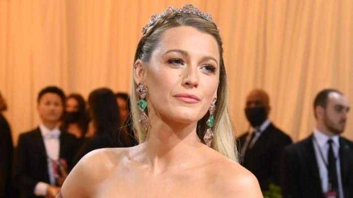 Blake lively sfoggia una chioma rossa nelle foto dal set di It Ends With Us