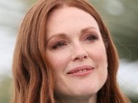 Mary &amp; George: Julianne Moore e Nicholas Galitzine nelle prime foto dal set della serie Sky