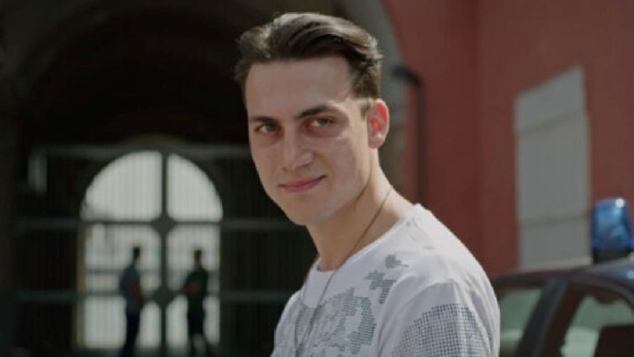 Mare Fuori, Alessandro Siani porterà la serie in teatro: ecco quando e dove debutterà