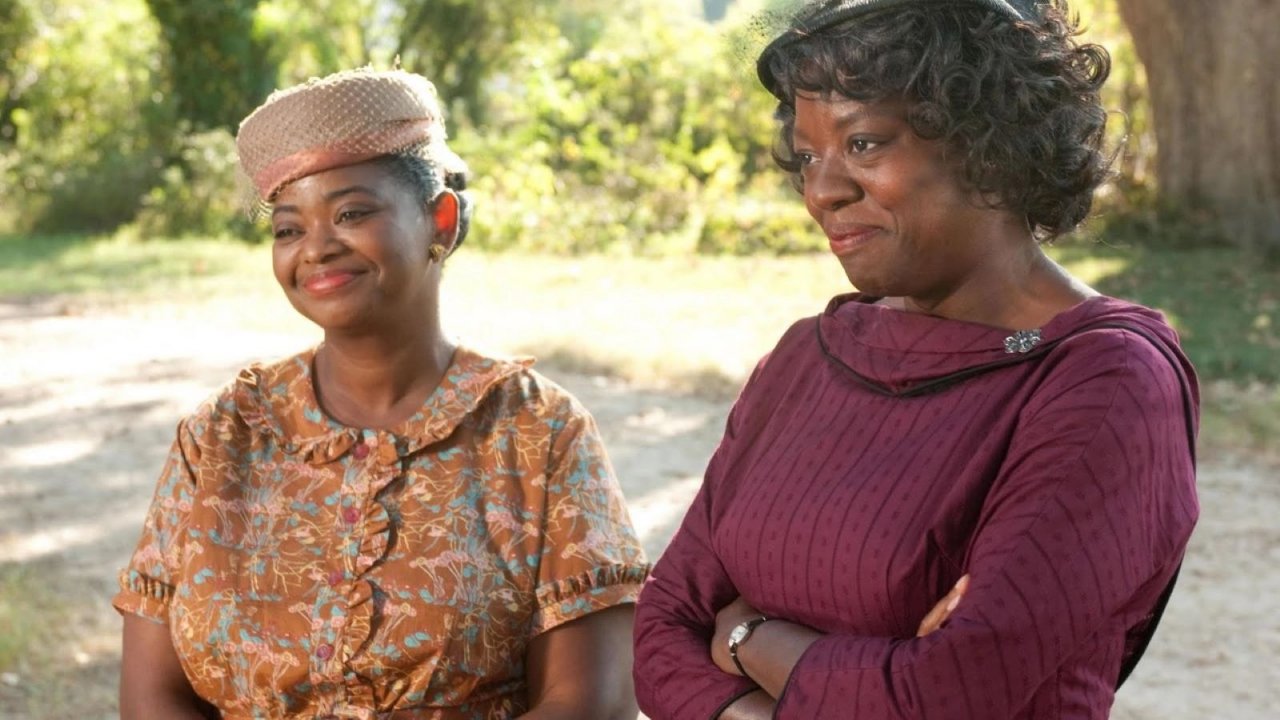 The Help su Rai 1: il film con Emma Stone vincitore di un premio Oscar in onda stasera 17 maggio. Trama e cast