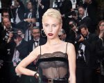 Cannes 2023, il nude look di Iris: la figlia di Jude Law conquista il red carpet (FOTO)