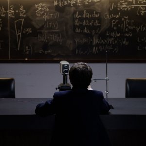 Le proprietà dei metalli: Martino Zaccaro in una scena