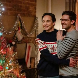 Spoiler Alert: Jim Parsons e Ben Aldridge in una scena natalizia