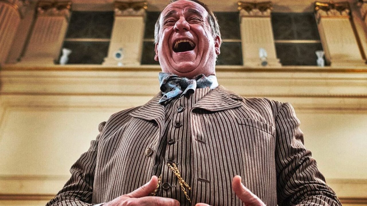 Qui rido io stasera su Rai 1 il film di Mario Martone con Toni Servillo: trama e cast