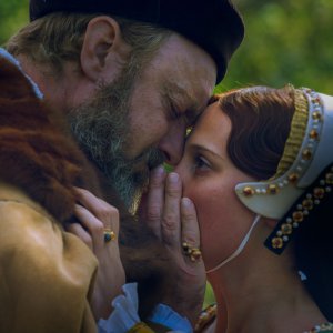 Firebrand: Alicia Vikander e Jude Law in una scena