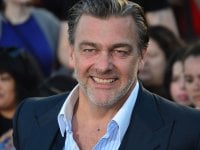 Ray Stevenson è morto a 58 anni, l'attore era a Ischia per girare un film