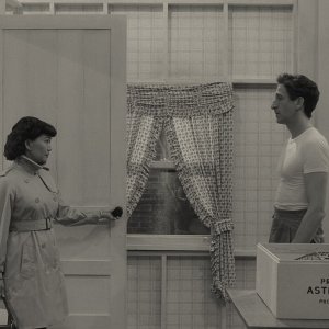 Asteroid City: Hong Chau, Adrien Brody in una foto del film