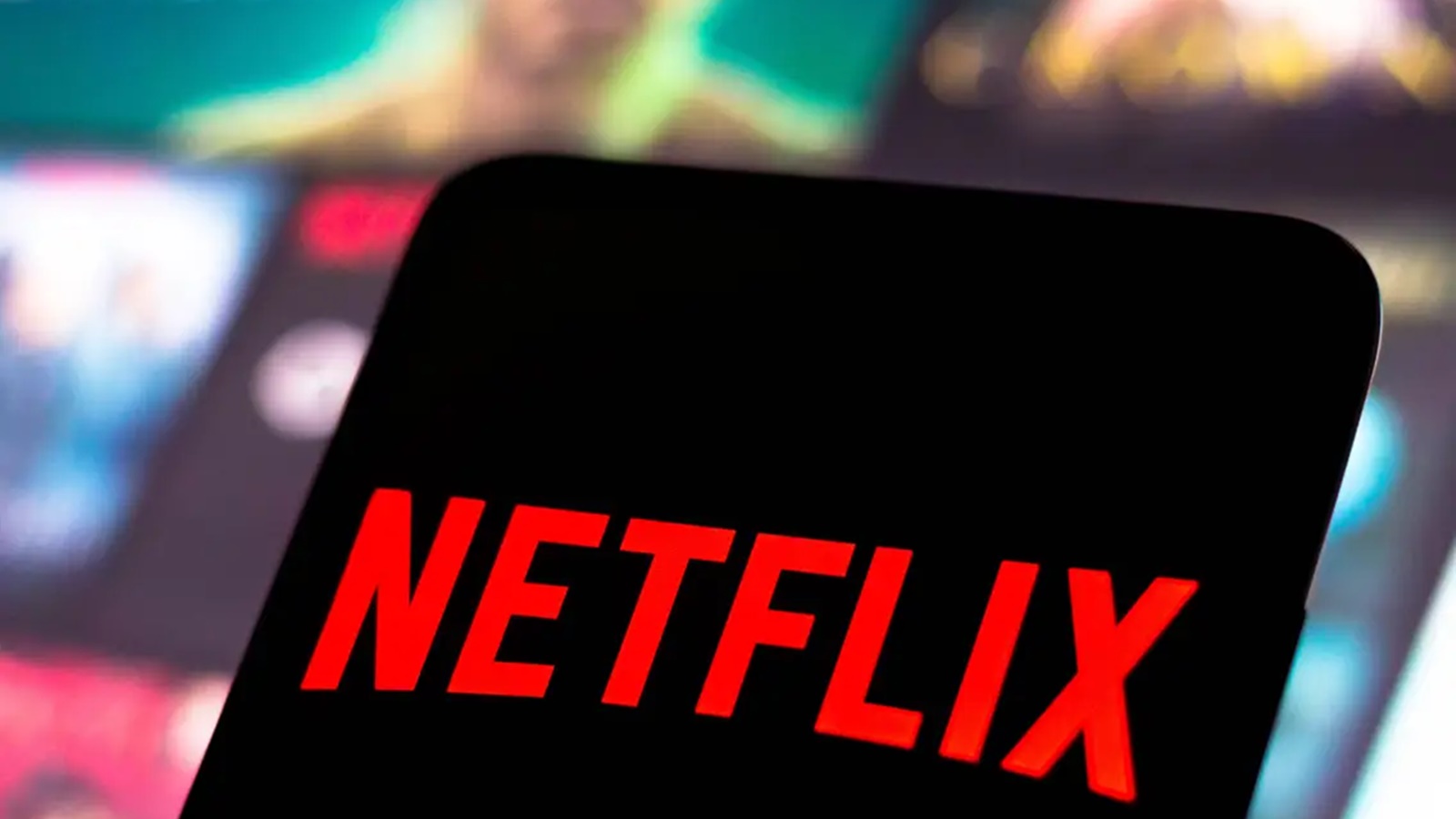 Netflix advertises paid password sharing