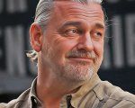 Ray Stevenson ci lascia: l'omone dal grande cuore che non aveva paura di mettersi in gioco