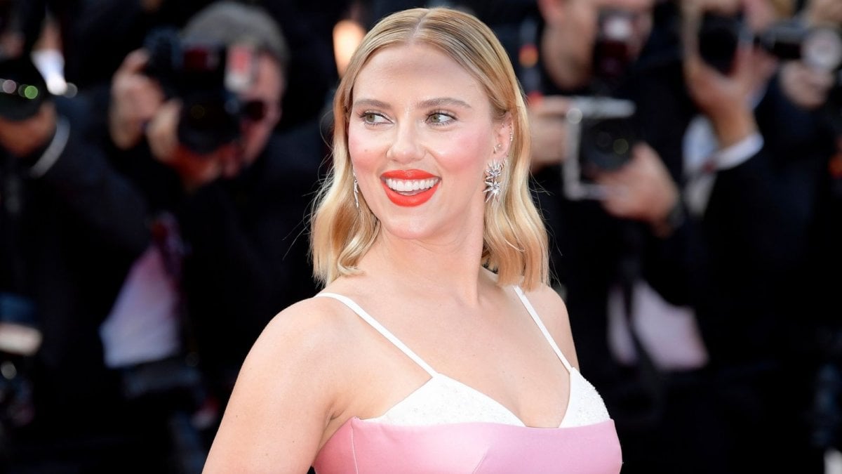 Asteroid City Scarlett Johansson illumina il red carpet di Cannes