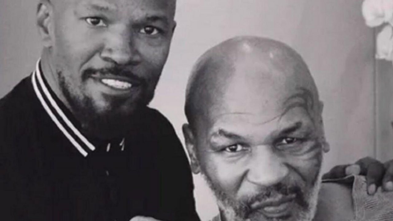 Jamie Foxx, Mike Tyson parla delle sue condizioni mediche: 'Ha avuto un ictus, non sta molto bene'