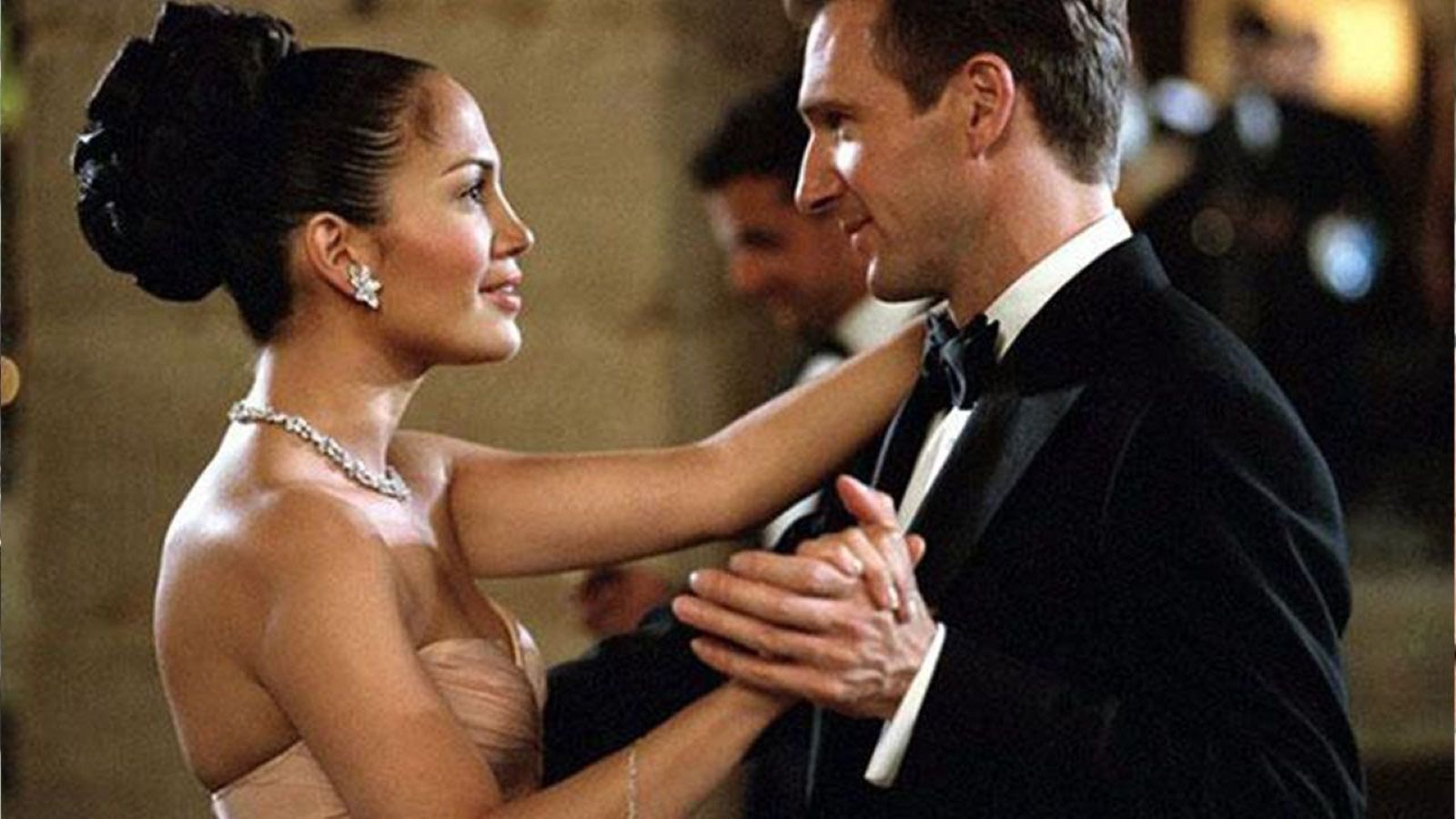 Un amore a 5 stelle stasera su TV8: trama e cast del film con Jennifer Lopez
