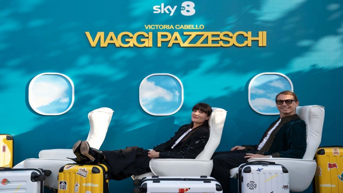 Victoria CabelloViaggi Pazzeschi su TV8, i video delle prime due tappe