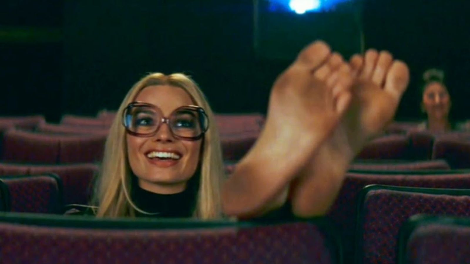 C'era una volta a... Hollywood: Margot Robbie spiega perché Sharon Tate ha i piedi sporchi