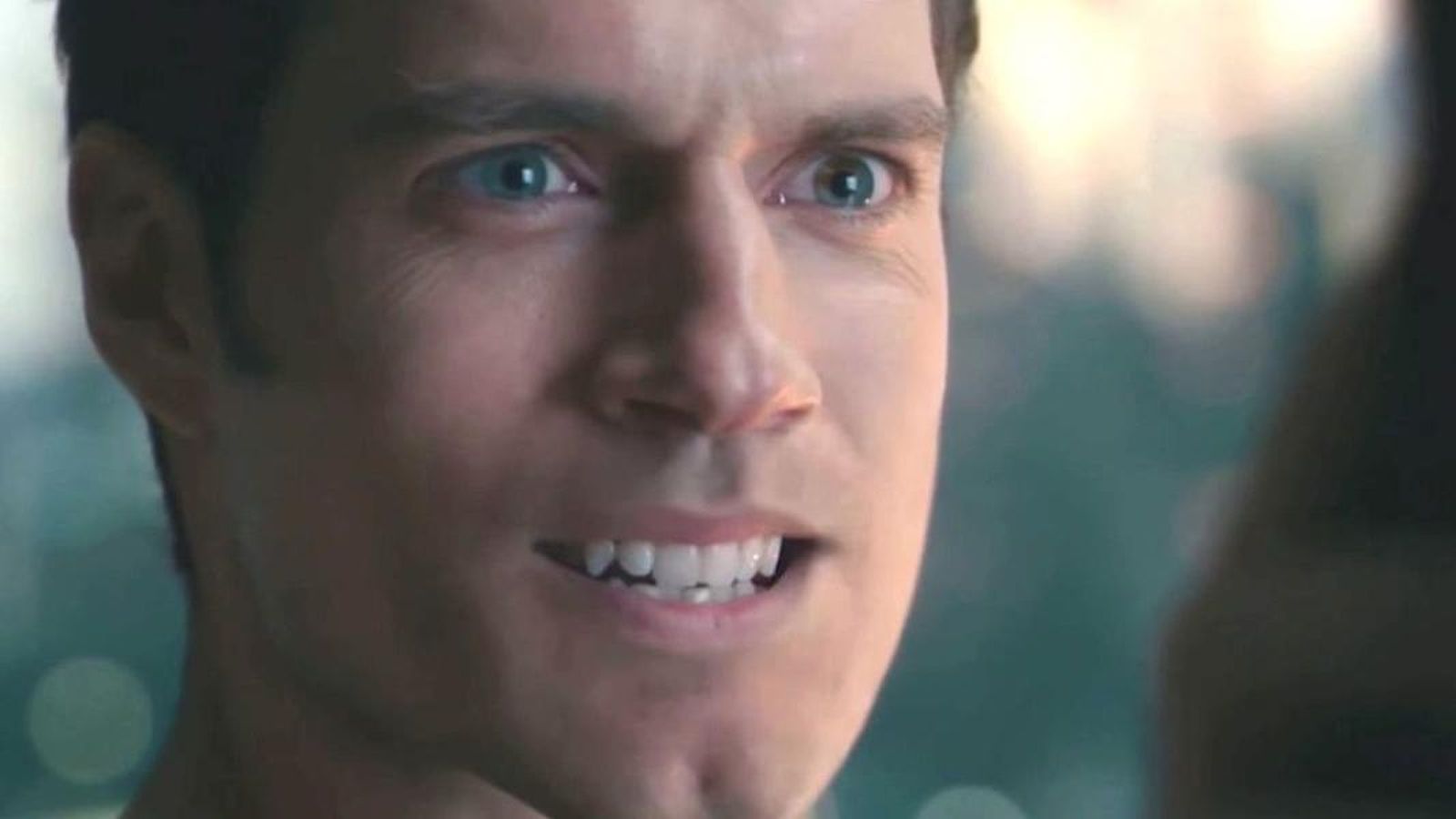 Justice League, Zack Snyder parla dei baffi di Henry Cavill cancellati in CGI: 'Li ho visti solo nei meme'