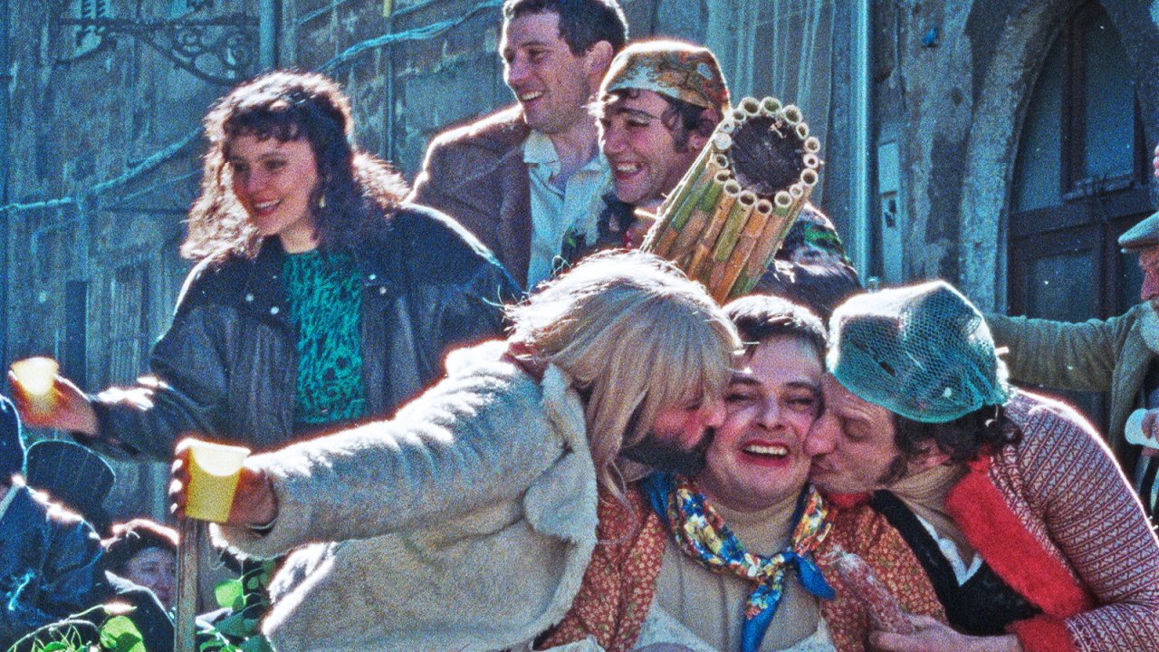 La chimera, la recensione: vita, morte e rinascita nel nuovo film di Alice Rohrwacher