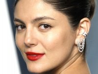 Monica Barbaro paragona Arnold Schwarzenegger a Tom Cruise: 'Nelle pause uno fuma e l'altro fa le flessioni'