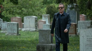 Estrelada por Kiefer Sutherland, 'Rabbit hole' não se sustenta