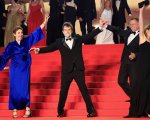 Il sol dell'avvenire: Nanni Moretti e il cast ballano sul red carpet di Cannes sulle note di Franco Battiato