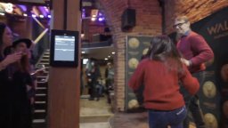 Victoria Cabello - Viaggi Pazzeschi -  Helsinki Karaoke