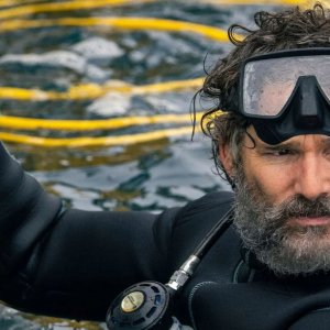 Blueback: Eric Bana in una scena