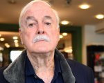 Brian di Nazareth, John Cleese: 'Non verrà modificato per compiacere la comunità LGBT'