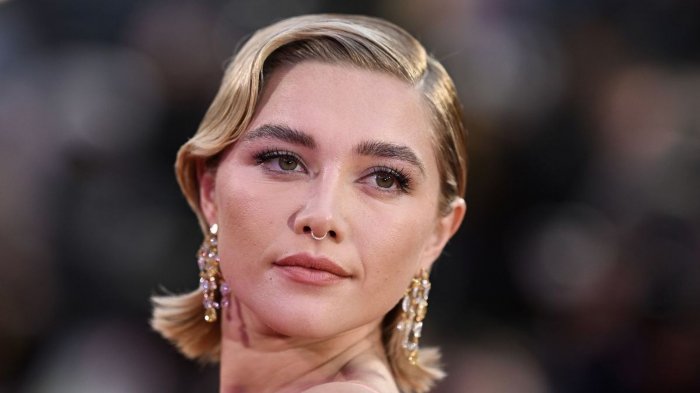 Florence Pugh, col cranio rasato, a spasso per Roma con Andrew Garfield (FOTO)