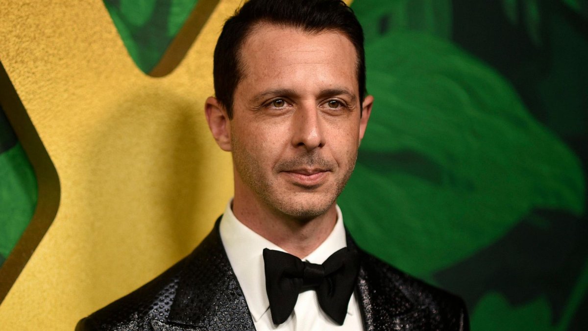 Succession 4, Jeremy Strong ha bevuto davvero il disgustoso frullato: "Sono uscito fuori e ho vomitato"