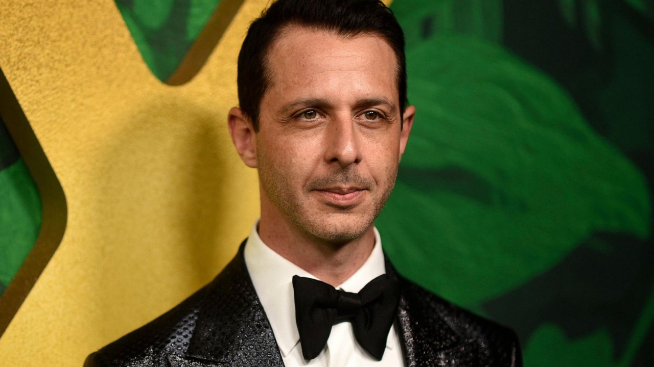 Succession 4, Jeremy Strong ha bevuto davvero il disgustoso frullato: 'Sono uscito fuori e ho vomitato'