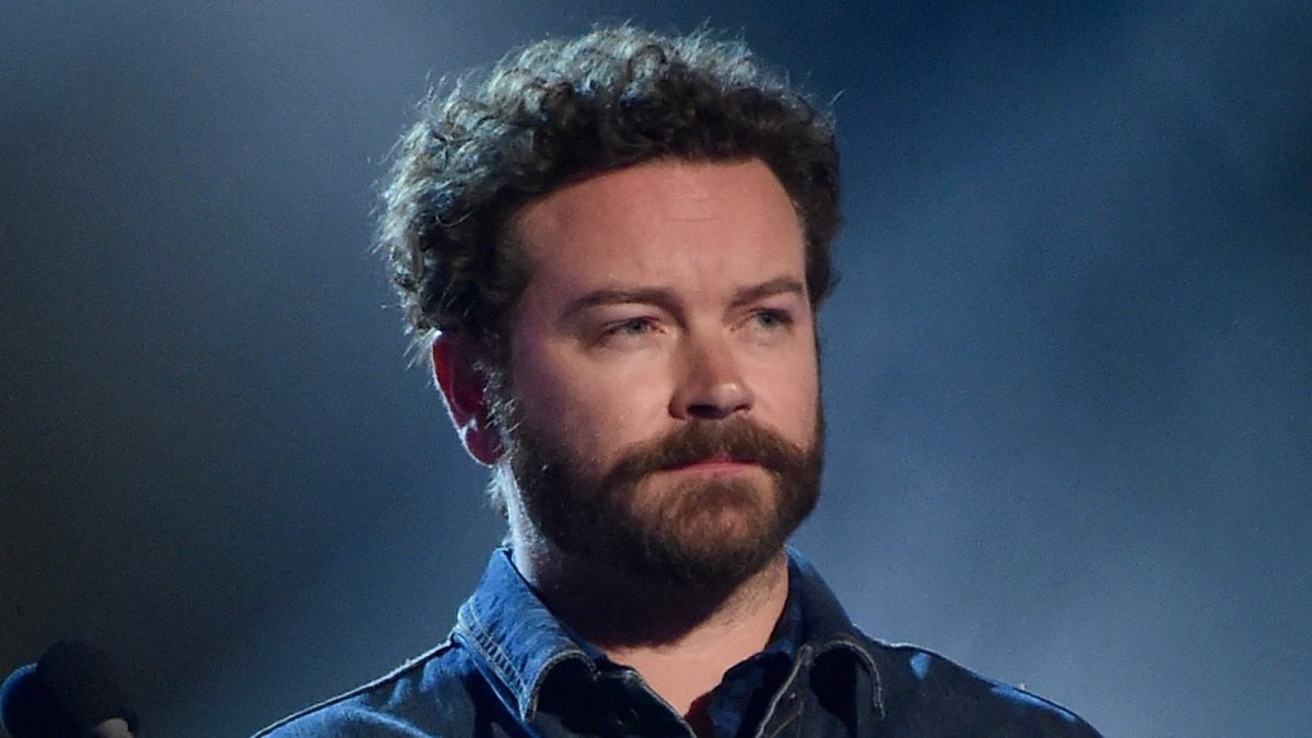 Danny Masterson è stato dichiarato colpevole di violenza sessuale, rischia 30 anni di carcere