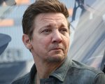 Jeremy Renner rompe il silenzio sul suo futuro nell'MCU cinque mesi dopo l'incidente