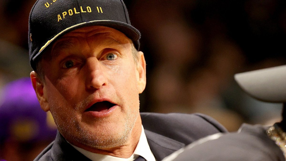 Woody Harrelson ha mangiato carne sul set di Cin Cin e Ted Danson ha vomitato con lui "per solidarietà"