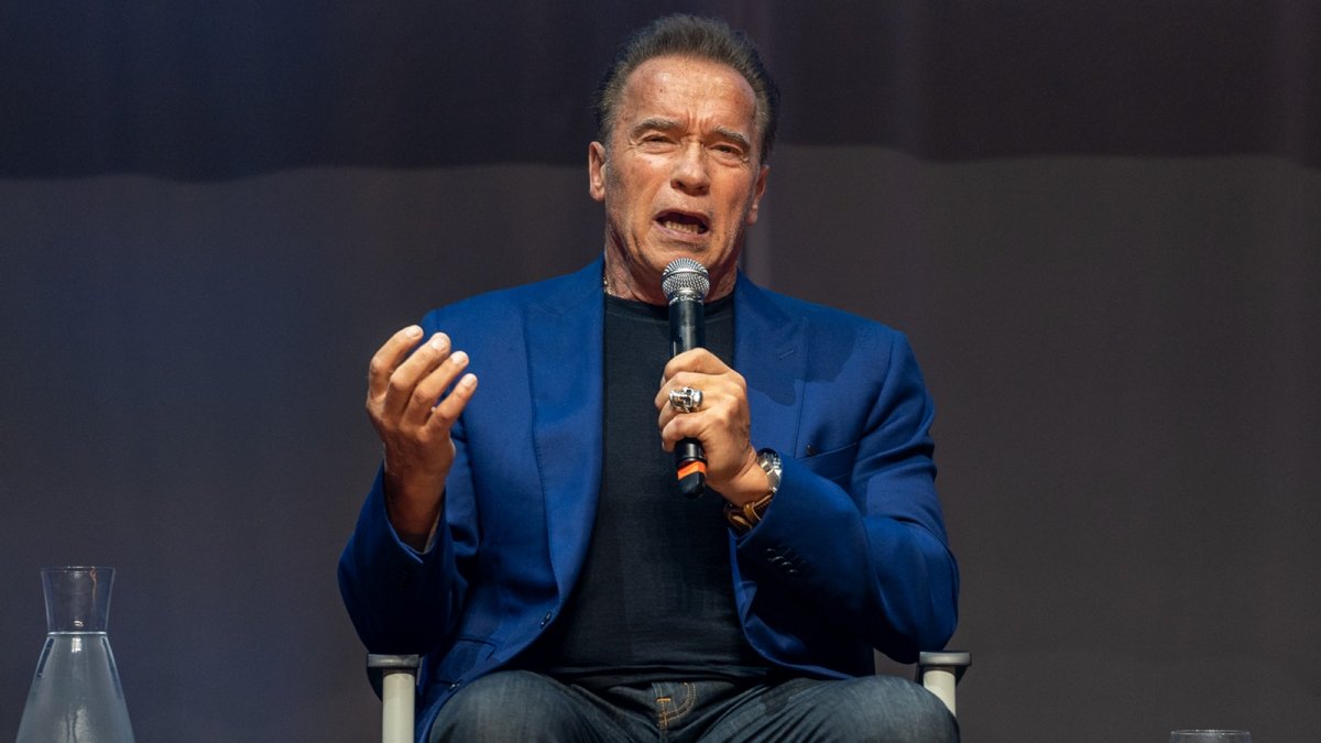 Arnold Schwarzenegger rivela che il padre era un tiranno schizofrenico che soffriva di stress post traumatico