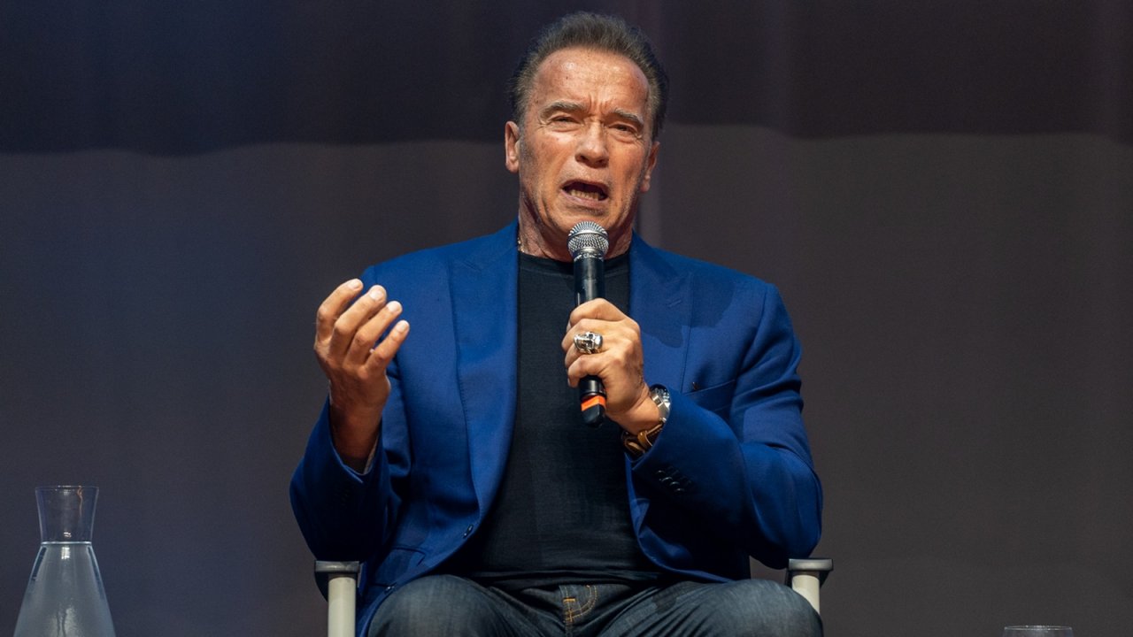Arnold Schwarzenegger rivela che il padre era un tiranno schizofrenico che soffriva di stress post-traumatico