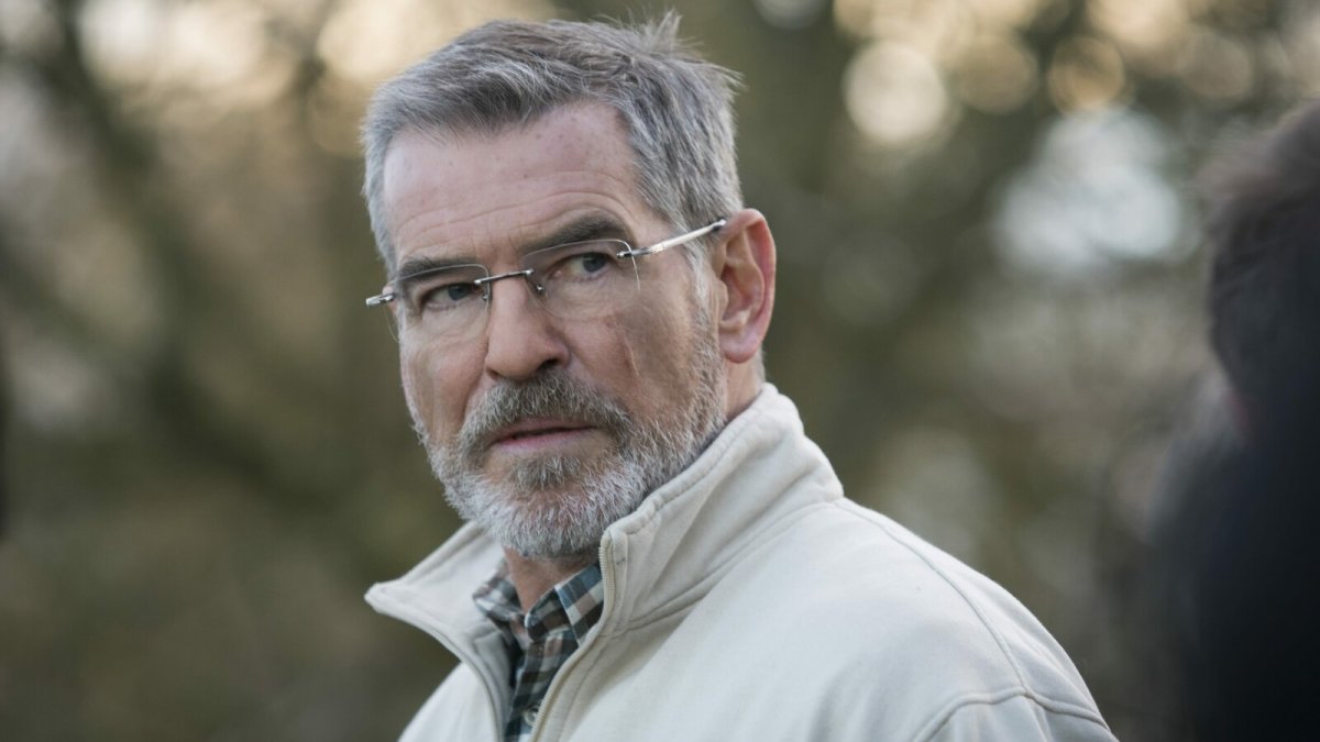 The Out Laws: trailer per la commedia Netflix con Pierce Brosnan che cita James Bond
