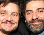 Oscar Isaac e Pedro Pascal, il selfie di una fan con i due attori diventa virale: ecco perché