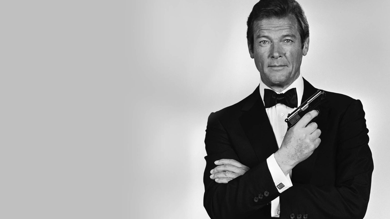 James Bond, parla il figlio di Roger Moore: 'Deve essere inglese, un americano sarebbe ridicolo'