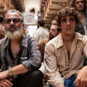 Prigione 77: Miguel Herrán e Javier Gutiérrez in una scena