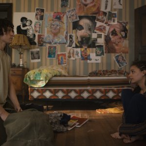 The Crowded Room: una foto di scena