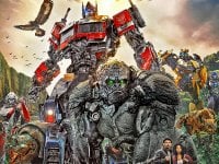 Transformers - Il risveglio, la recensione: un pieno di benzina per una saga in riserva