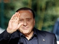 Morte di Silvio Berlusconi, L'isola dei Famosi non va in onda: come cambiano i palinsesti Rai e Mediaset