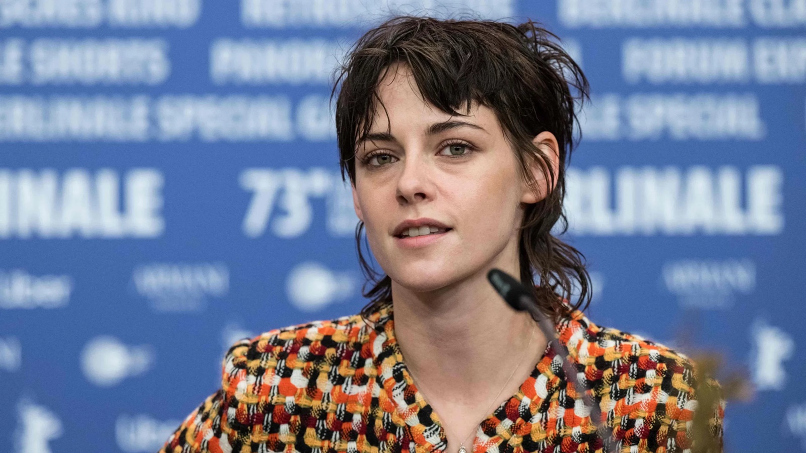 Kristen Stewart sta scrivendo con la fidanzata una commedia 'davvero stupida'