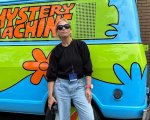 Scooby Doo: Sarah Michelle Gellar condivide una foto scattata davanti alla Mystery Machine