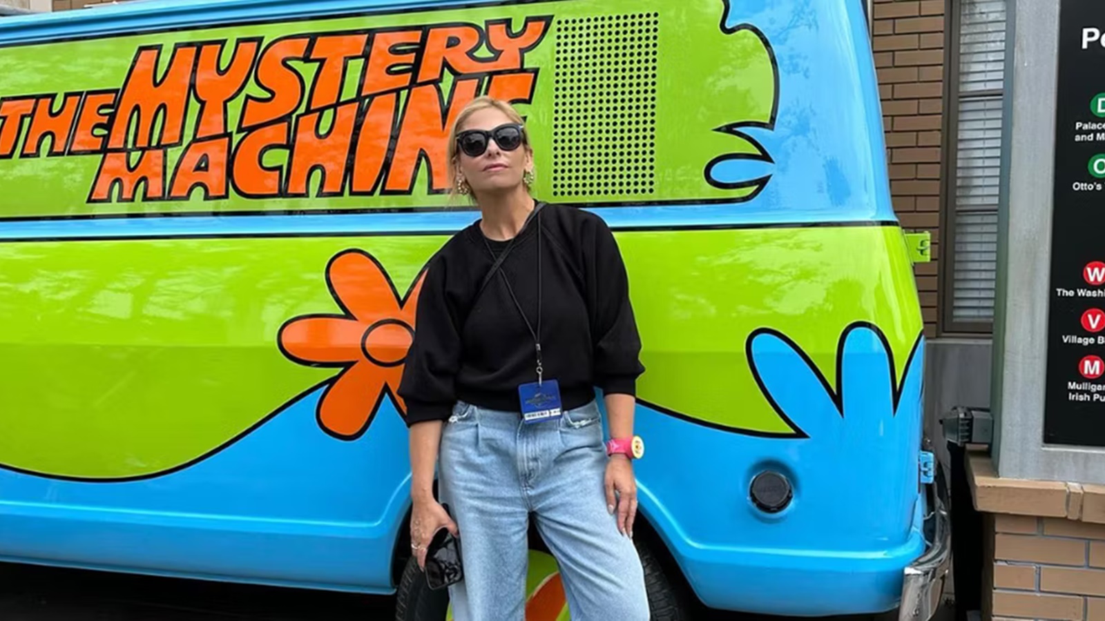 Scooby Doo: Sarah Michelle Gellar condivide una foto scattata davanti alla Mystery Machine