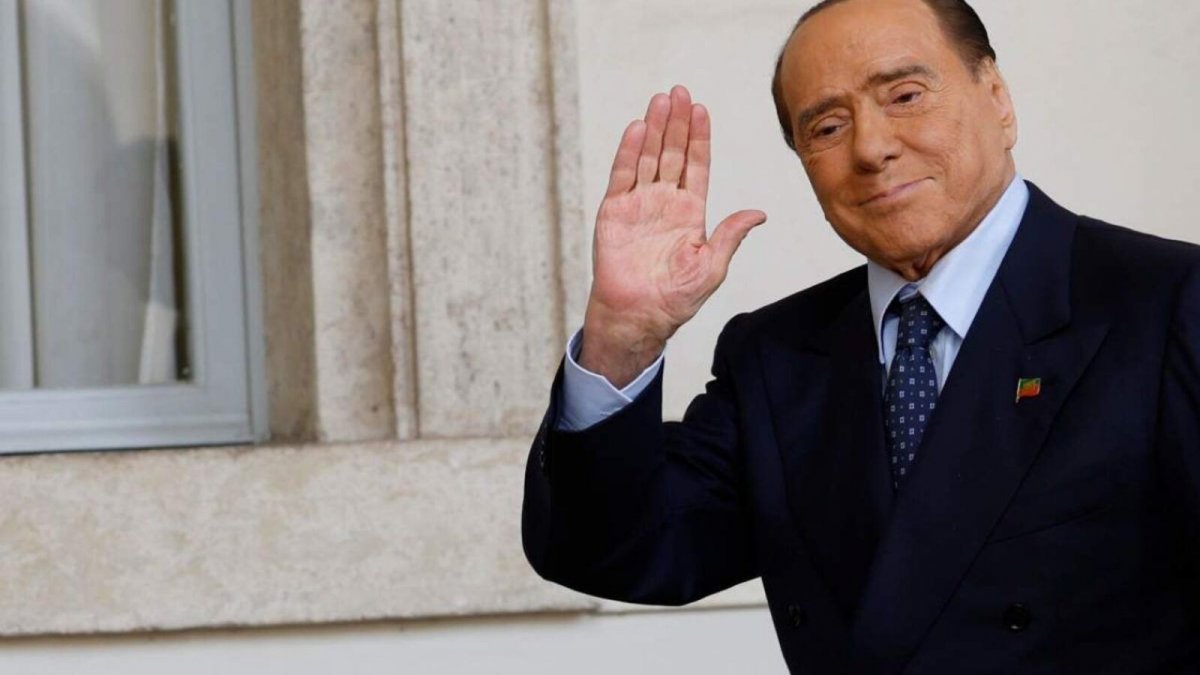 Silvio Berlusconi 1 2 3 la storia dietro il video virale del Quirinale nel 2018
